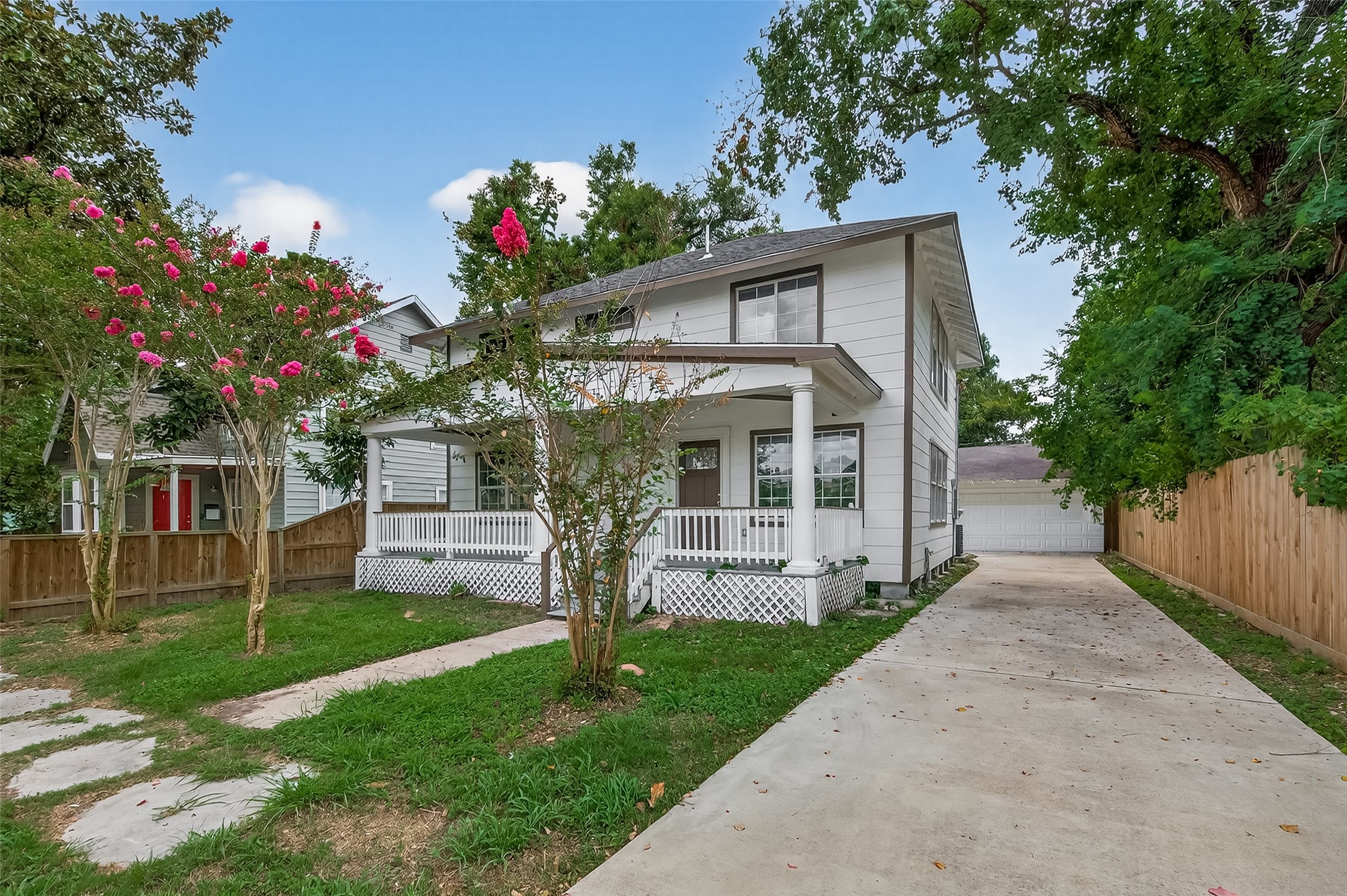 1933 Santa Rosa Street Houston, TX 77023 - Photo 4 of 44 a front view of house with a garden