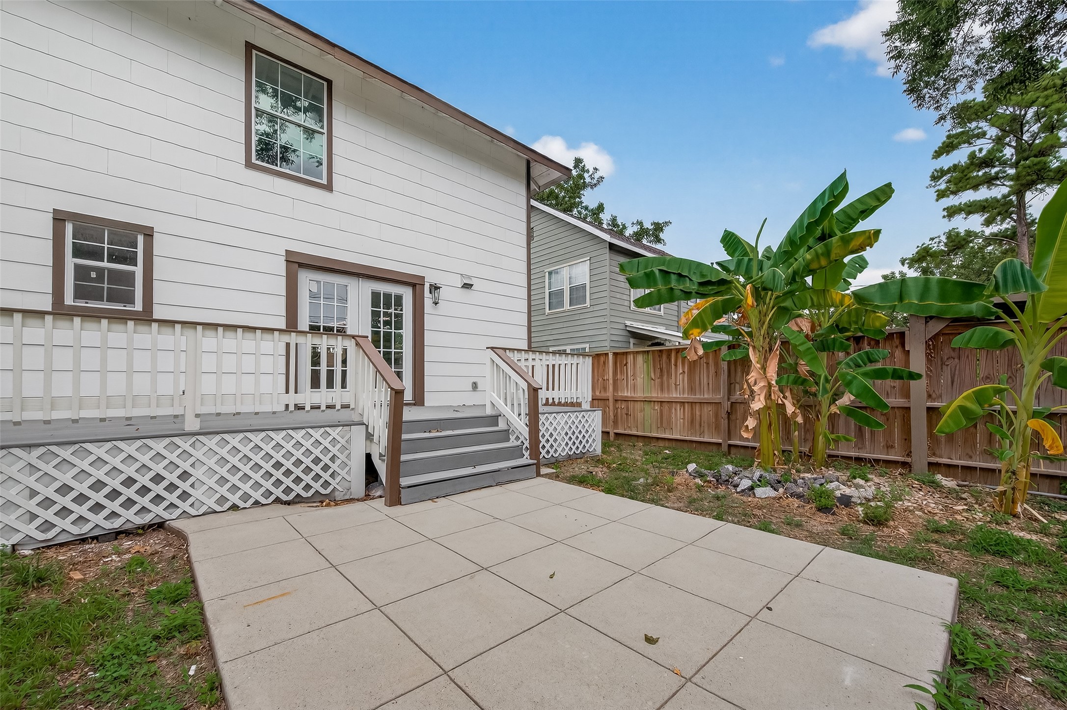 1933 Santa Rosa Street Houston, TX 77023 - Photo 42 of 44 a front view of a house with a garden