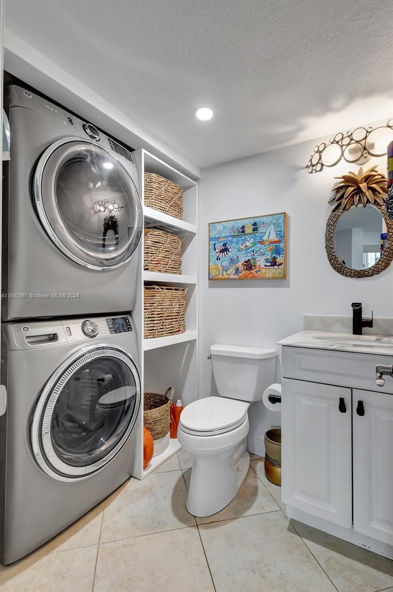 237 Seabreeze Circle Jupiter, FL 33477 - Photo 27 of 63 a bathroom with a toilet a sink and a mirror