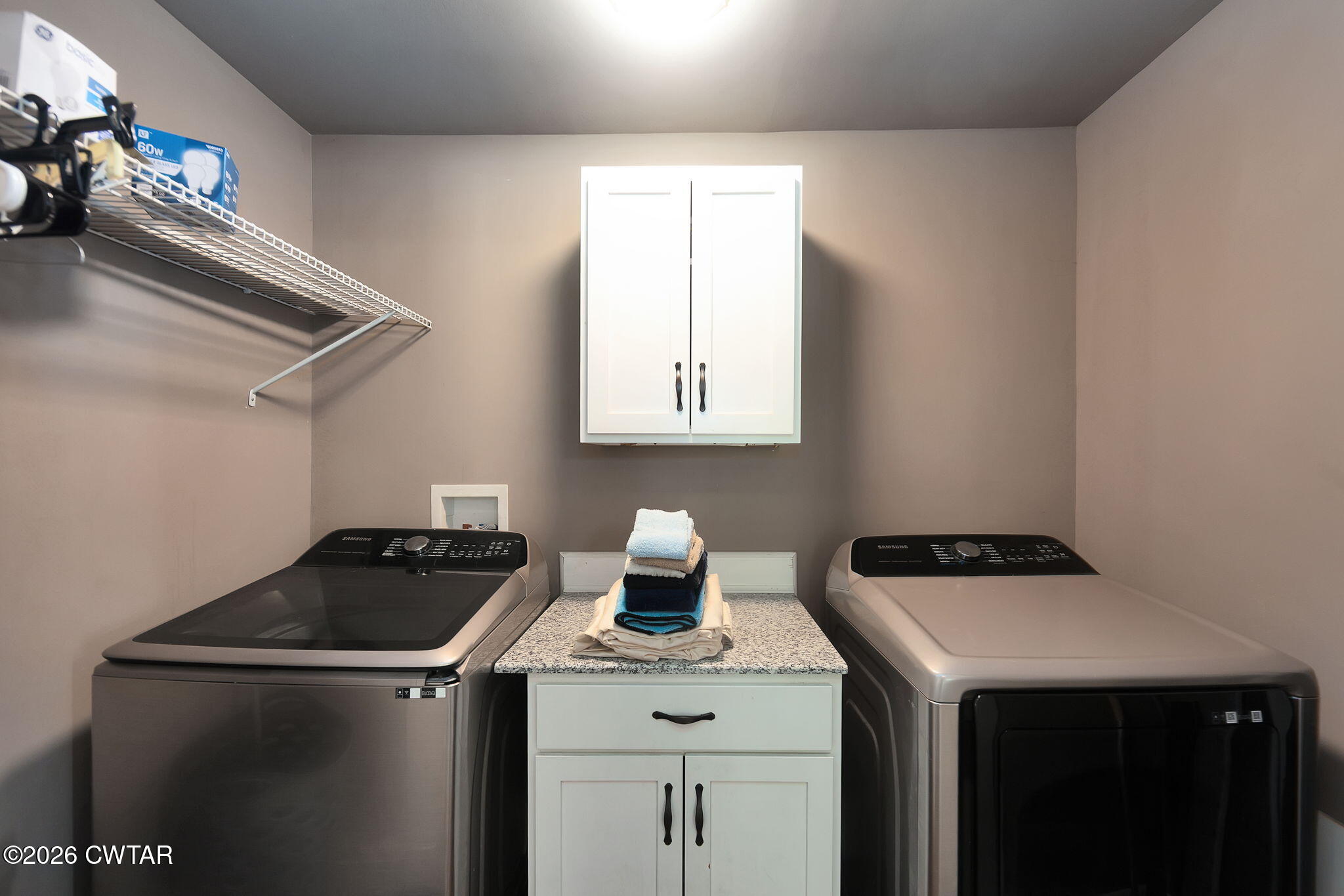 554 East Main Street Jackson, TN 38301 - Photo 21 of 60 a kitchen with a sink cabinets and window
