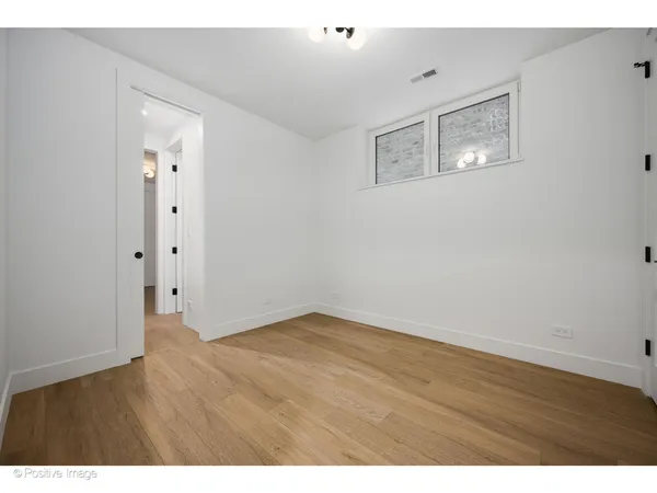 $2,600,000 | 1124 West Addison Street, Chicago, IL 60613