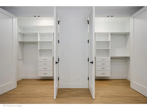 $2,600,000 | 1124 West Addison Street, Chicago, IL 60613