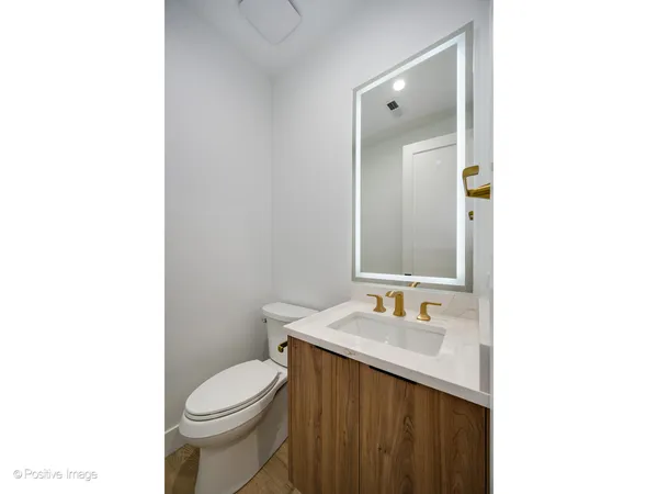 $2,600,000 | 1124 West Addison Street, Chicago, IL 60613