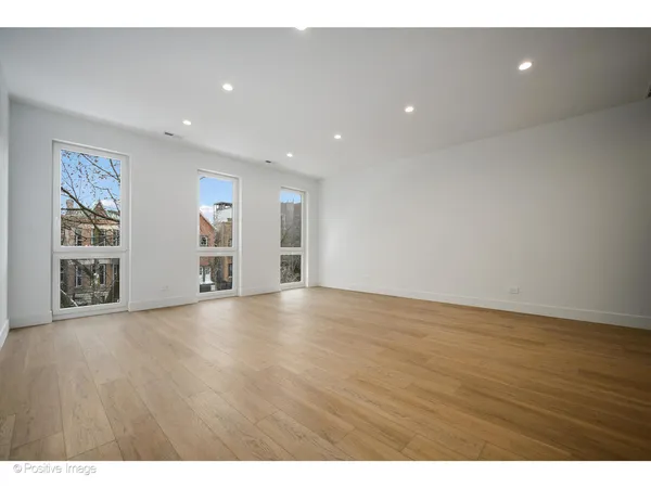 $2,600,000 | 1124 West Addison Street, Chicago, IL 60613