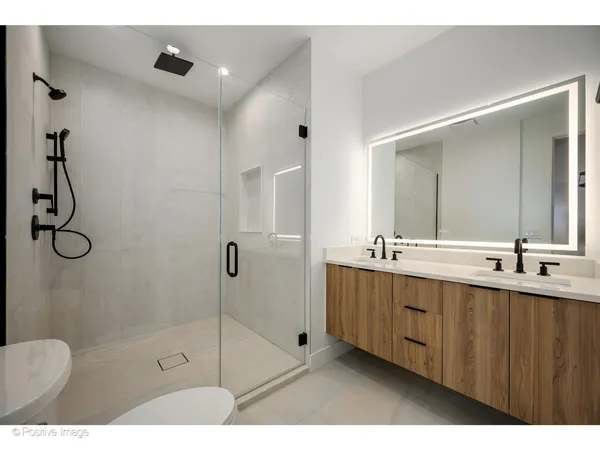 $2,600,000 | 1124 West Addison Street, Chicago, IL 60613