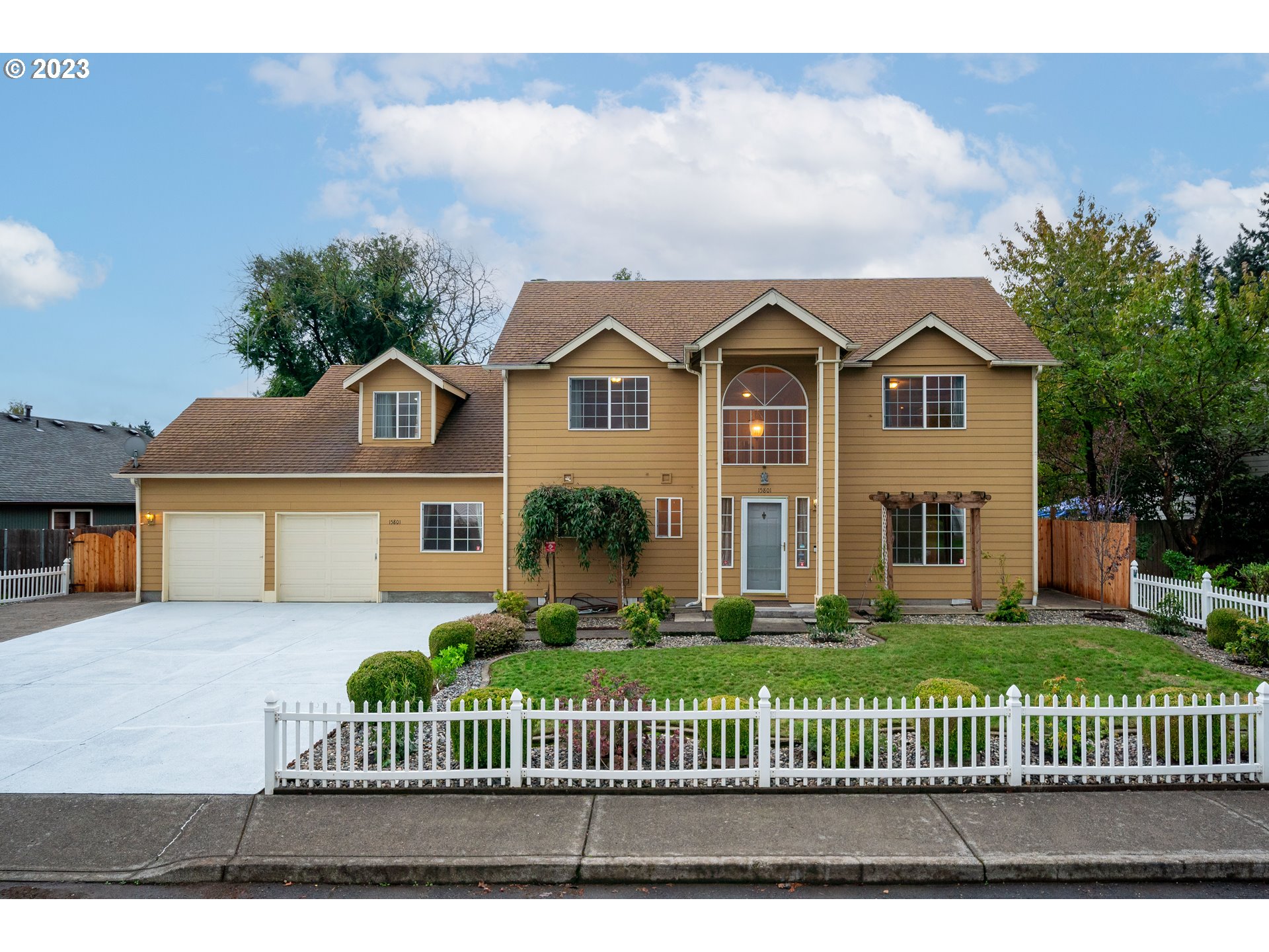 15801 Northeast 42nd St  