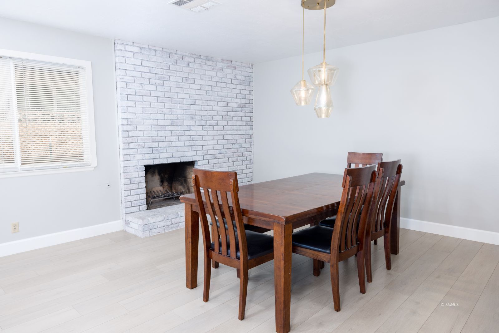 530 South Warner Street Ridgecrest, CA 93555 - Photo 14 of 32 a dining room with furniture and window
