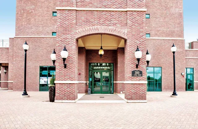 $2,500 | 300 South Duval Street, Unit 505, Tallahassee, FL 32301