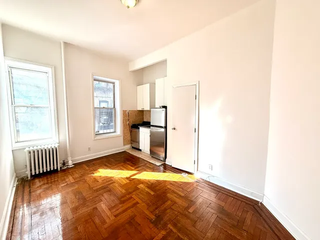 $2,138 | 220 East 36th Street, Unit G4 | Murray Hill