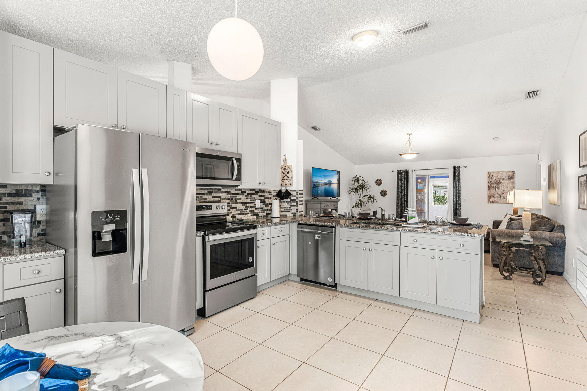 407 Albenga Road Northwest Palm Bay, FL 32907 - Photo 13 of 41 9-web-or-mls-DSC08584