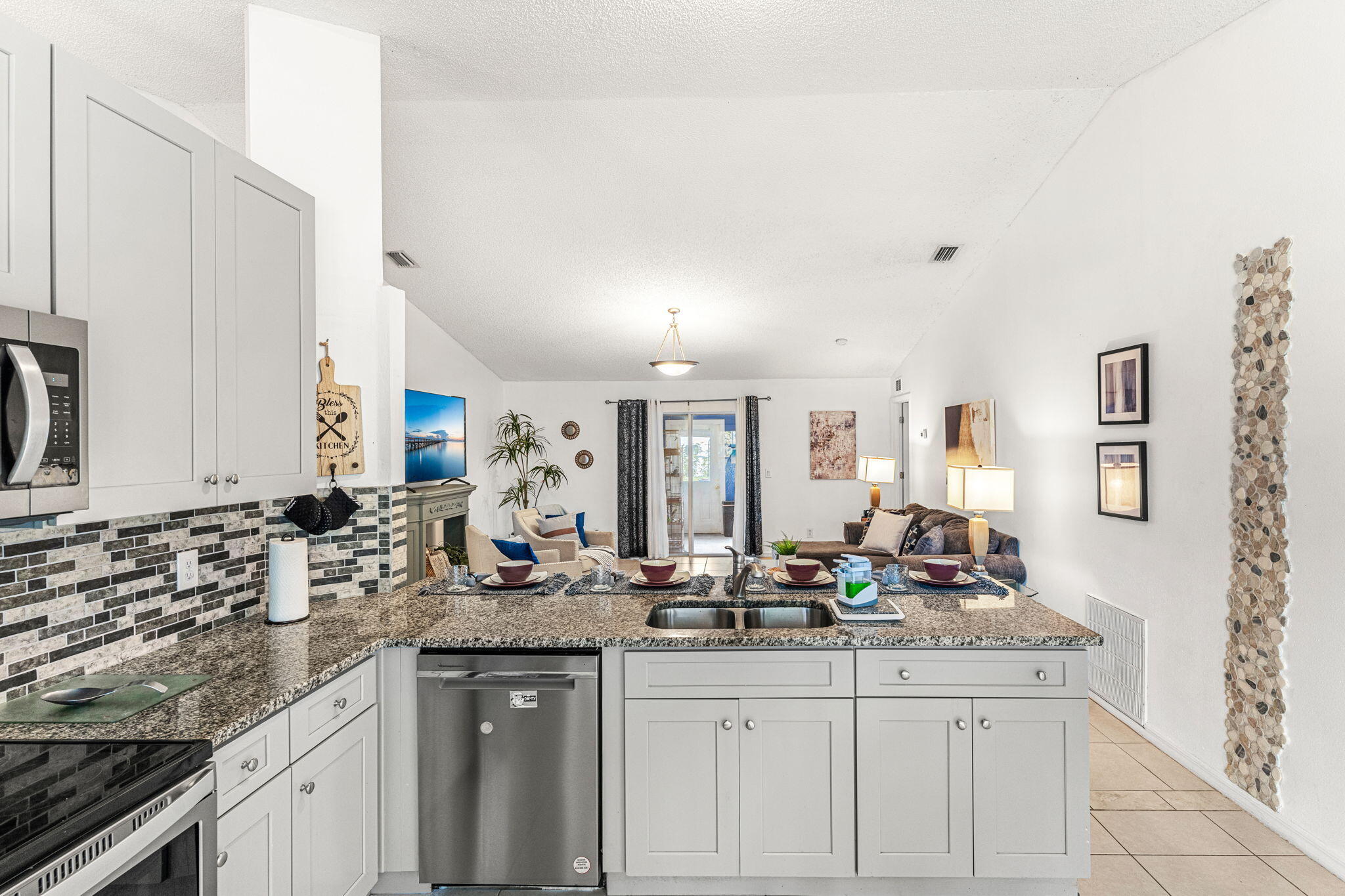 407 Albenga Road Northwest Palm Bay, FL 32907 - Photo 15 of 41 10-web-or-mls-DSC08589