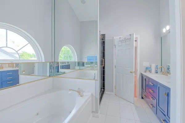 $549,000 | 1094 Vista Drive, Gurnee, IL 60031