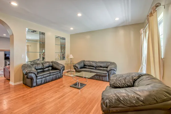 $549,000 | 1094 Vista Drive, Gurnee, IL 60031