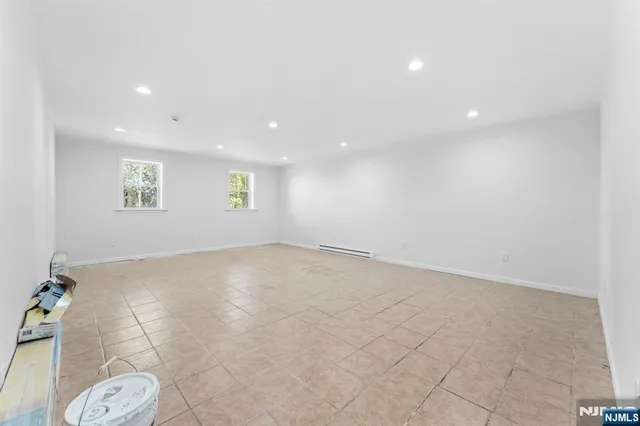 $899,998 | 1 Rossi Drive, Clinton, NJ 08809