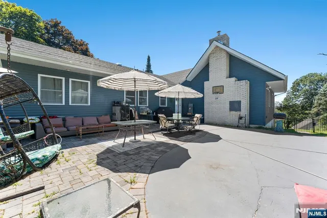 $899,998 | 1 Rossi Drive, Clinton, NJ 08809