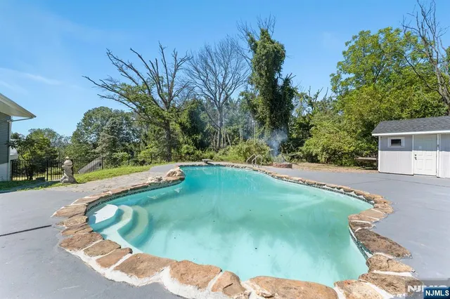 $899,998 | 1 Rossi Drive, Clinton, NJ 08809