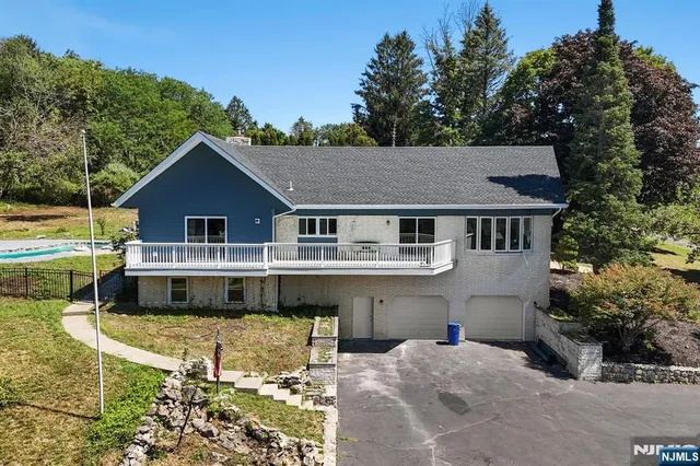 $899,998 | 1 Rossi Drive, Clinton, NJ 08809