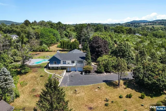 $899,998 | 1 Rossi Drive, Clinton, NJ 08809