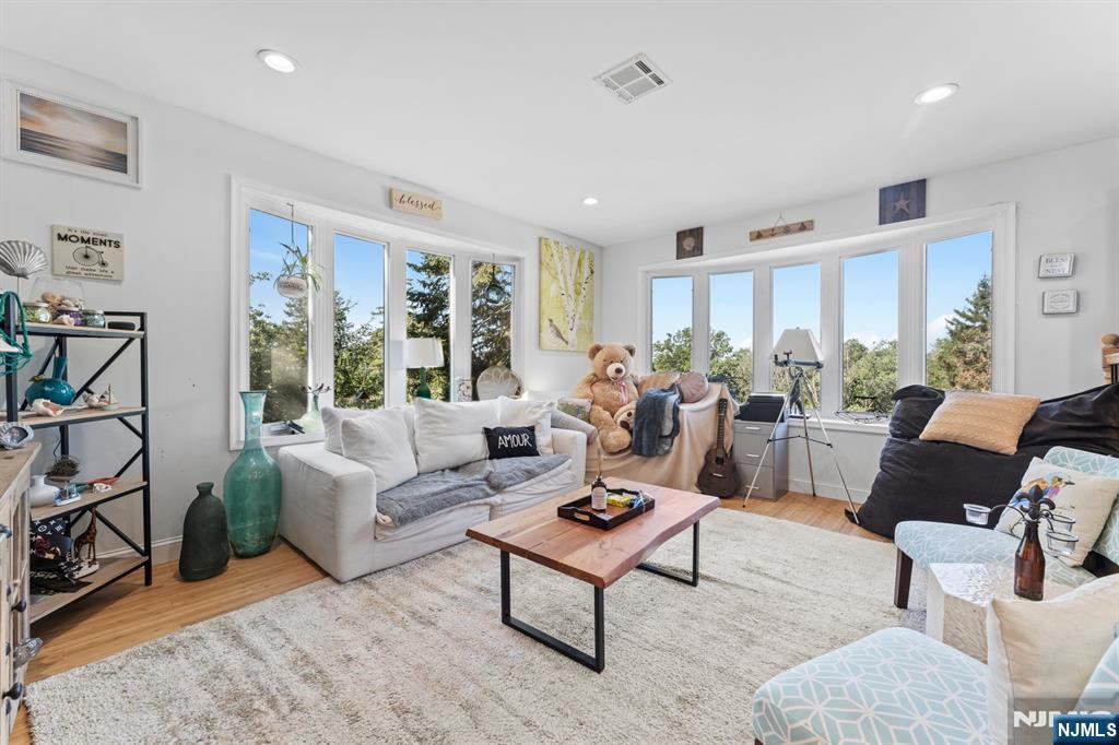 1 Rossi Drive Clinton, NJ 08809 - Photo 5 of 44