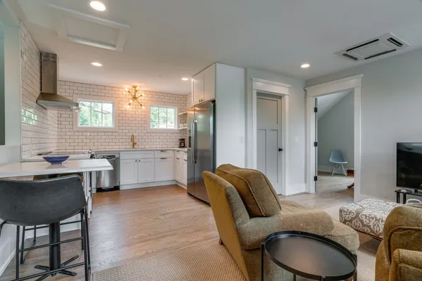 $1,800 | 2811 Oakland Avenue, Unit B, Nashville, TN 37212