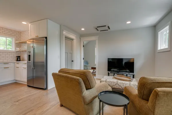 $1,800 | 2811 Oakland Avenue, Unit B, Nashville, TN 37212