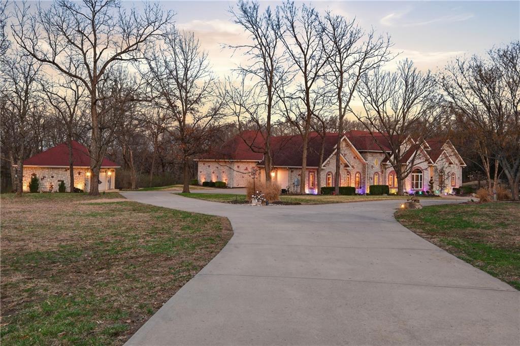 8855 Monticello Road Lenexa, KS 66220 - Photo 2 of 85