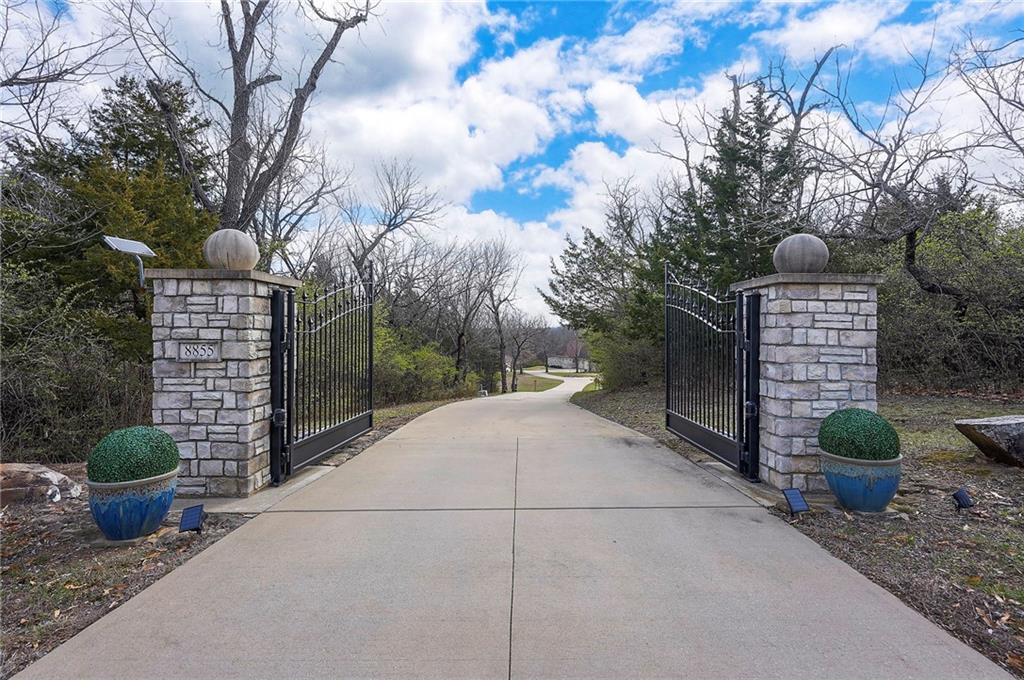 8855 Monticello Road Lenexa, KS 66220 - Photo 7 of 85