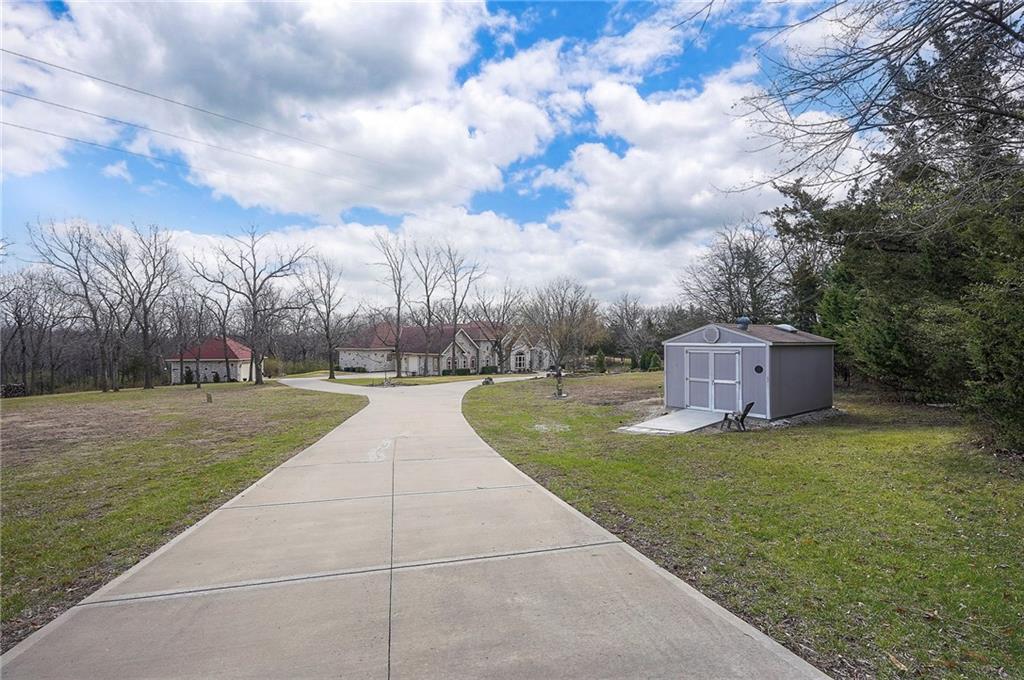 8855 Monticello Road Lenexa, KS 66220 - Photo 8 of 85