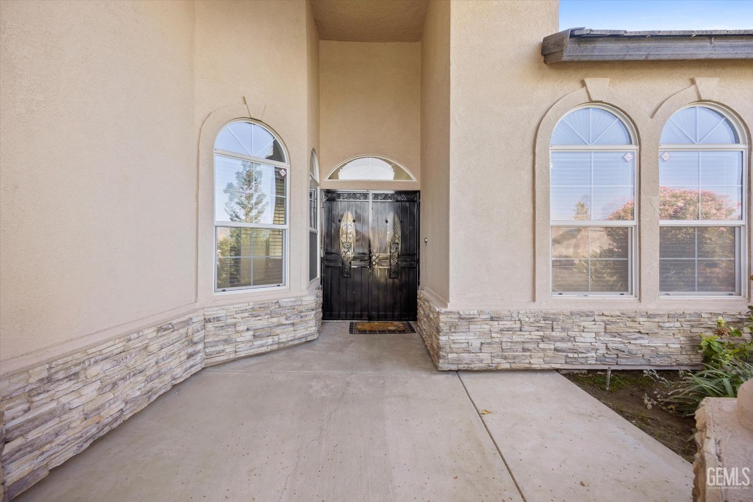 Undisclosed Address Bakersfield, CA 93313 - Photo 3 of 44 a view of a livingroom with furniture and window
