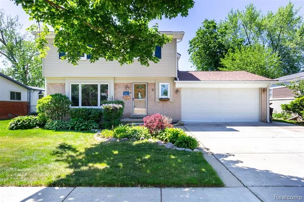 $395,000 | 919 Elmsford Drive, Clawson, MI 48017