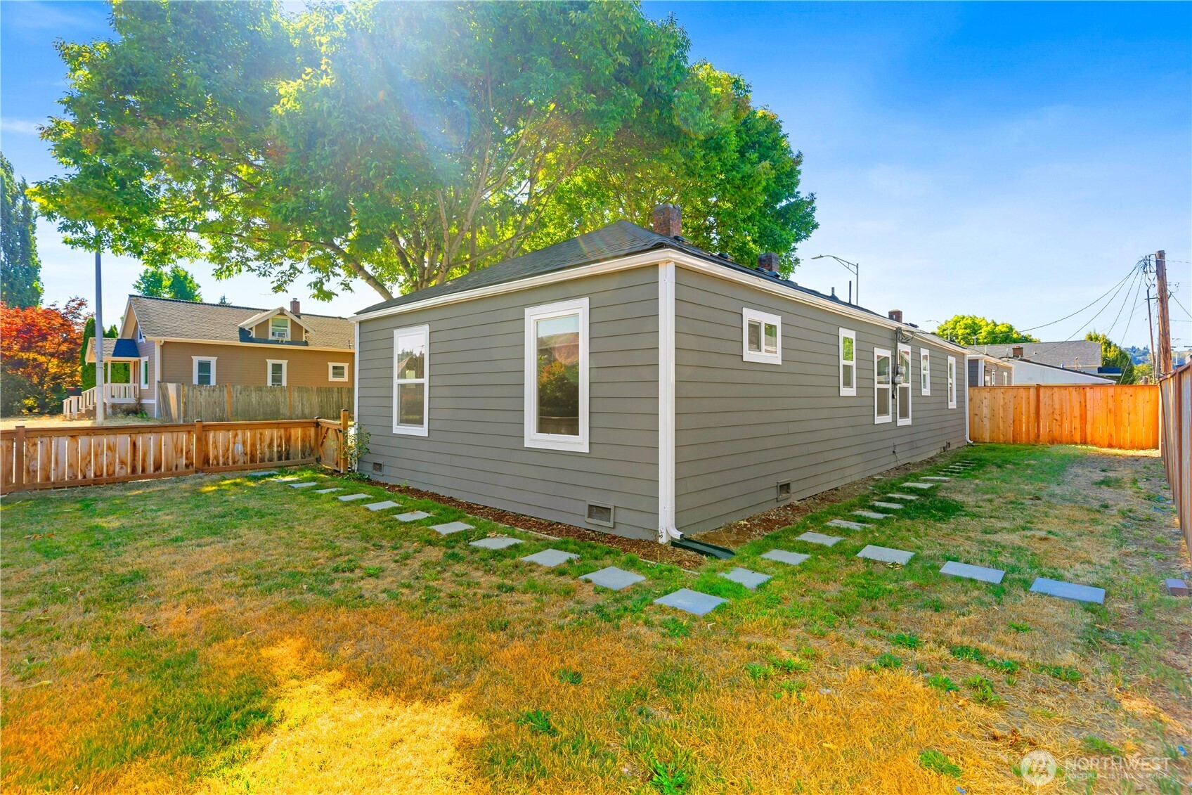 1310 North 3rd Street Renton, WA 98057 - Photo 14 of 16 a front view of a house with garden