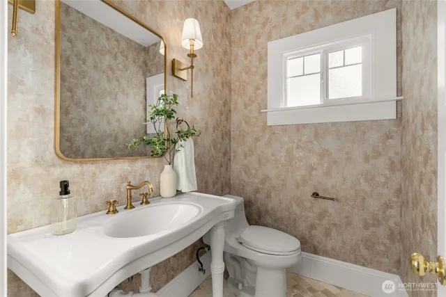 $1,995,995 | 3113 East Cherry Street, Seattle, WA 98122