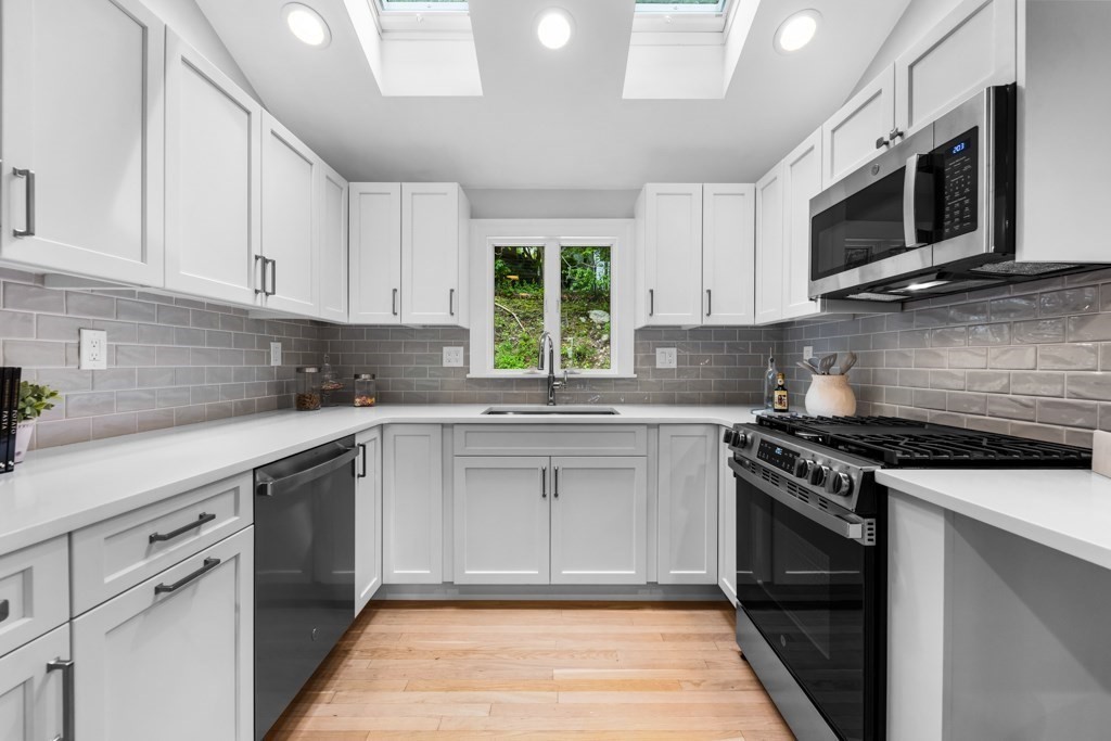 127 Prospect Street Wellesley, MA 02481 - Photo 3 of 40