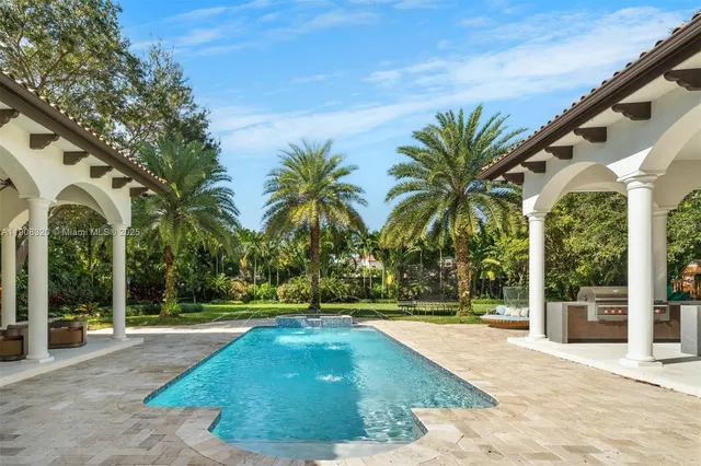 a view of outdoor space yard and porch
