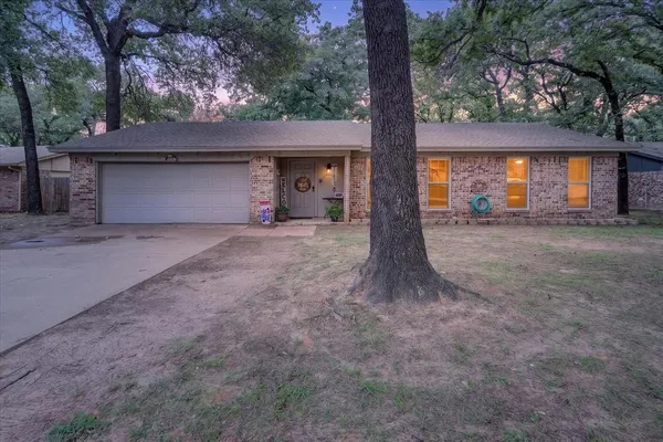 $299,000 | 728 Lake Crest Parkway, Azle, TX 76020