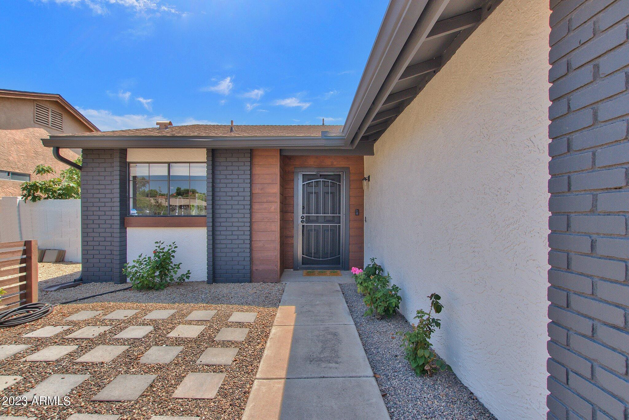 6867 East Phelps Road Scottsdale, AZ 85254 - Photo 17 of 20 a front view of a house with garden