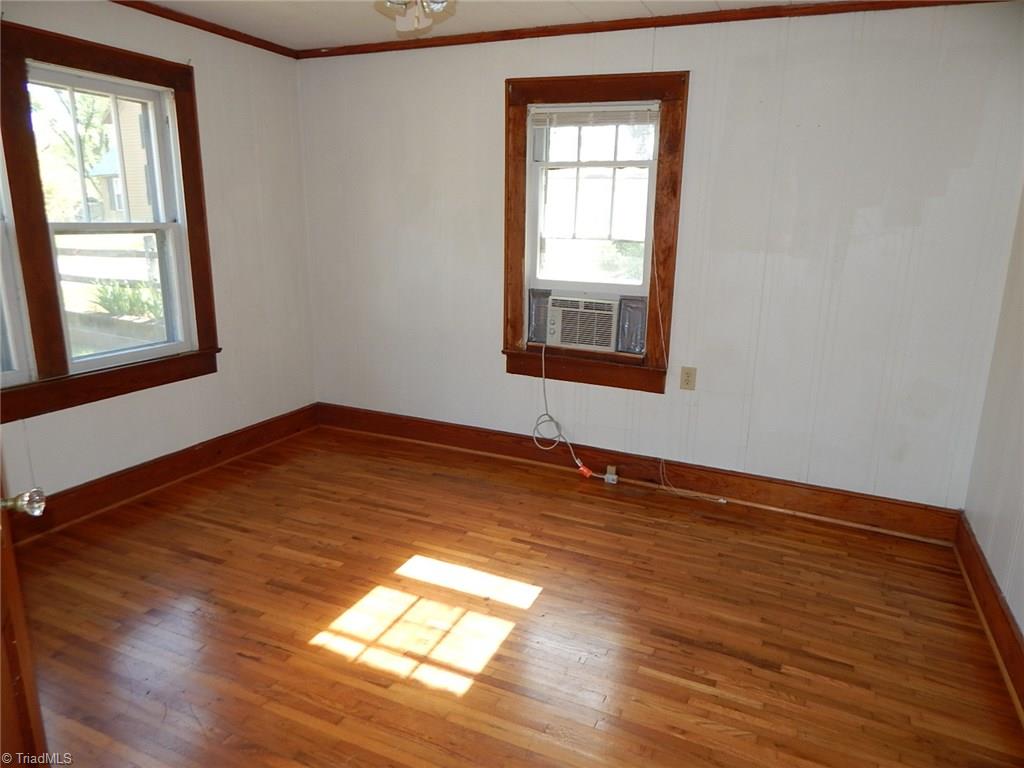 156 West Spring Street Elkin, NC 28621 - Photo 3 of 14 Gallery Image 3