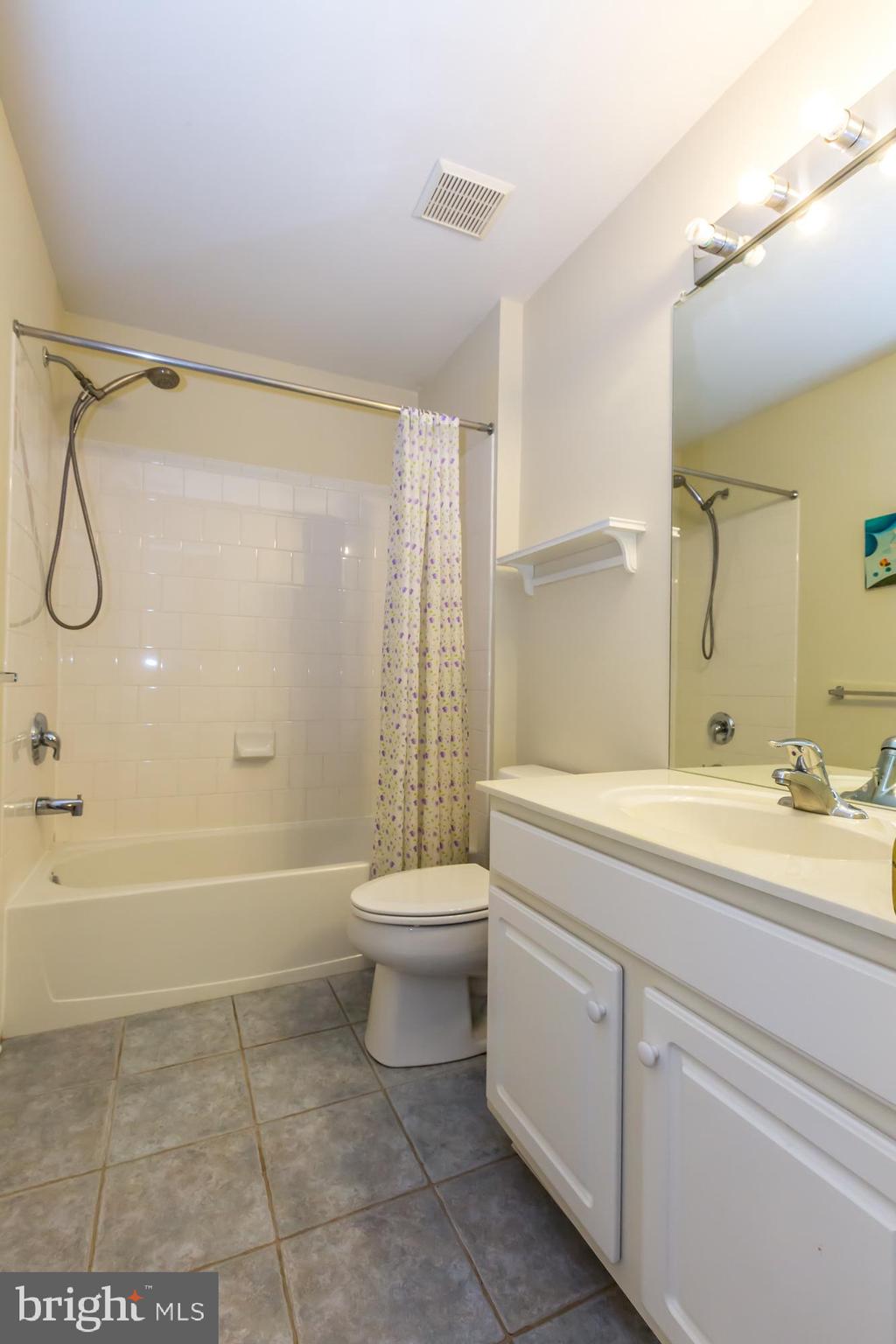 606 Churchill Road Chester Springs, PA 19425 - Photo 20 of 31 2nd Floor Center Hall Bathromm