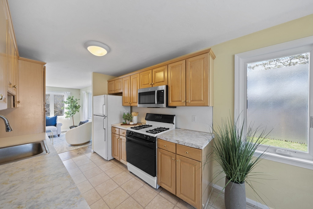 65 Maple Street, Unit B Canton, MA 02021 - Photo 6 of 32