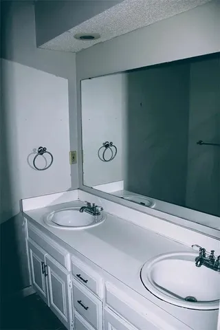 $2,499 | 8005 West 149th Street, Overland Park, KS 66223