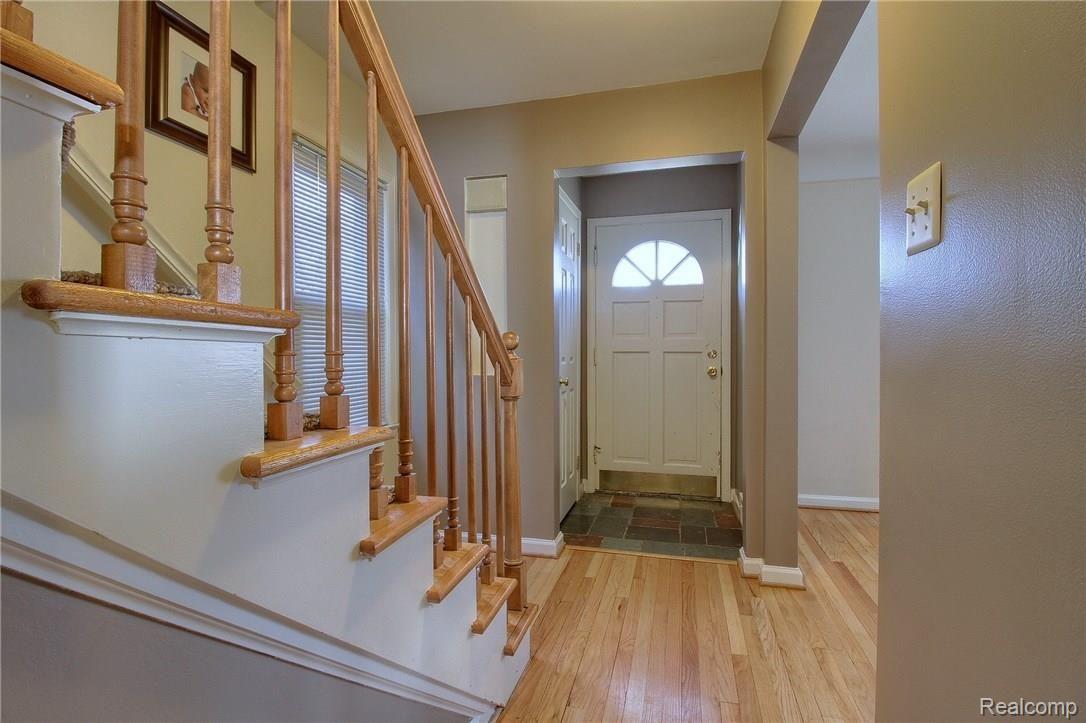 1990 Littlestone Road Grosse Pointe, MI 48236 - Photo 3 of 32 Foyer.jpg
