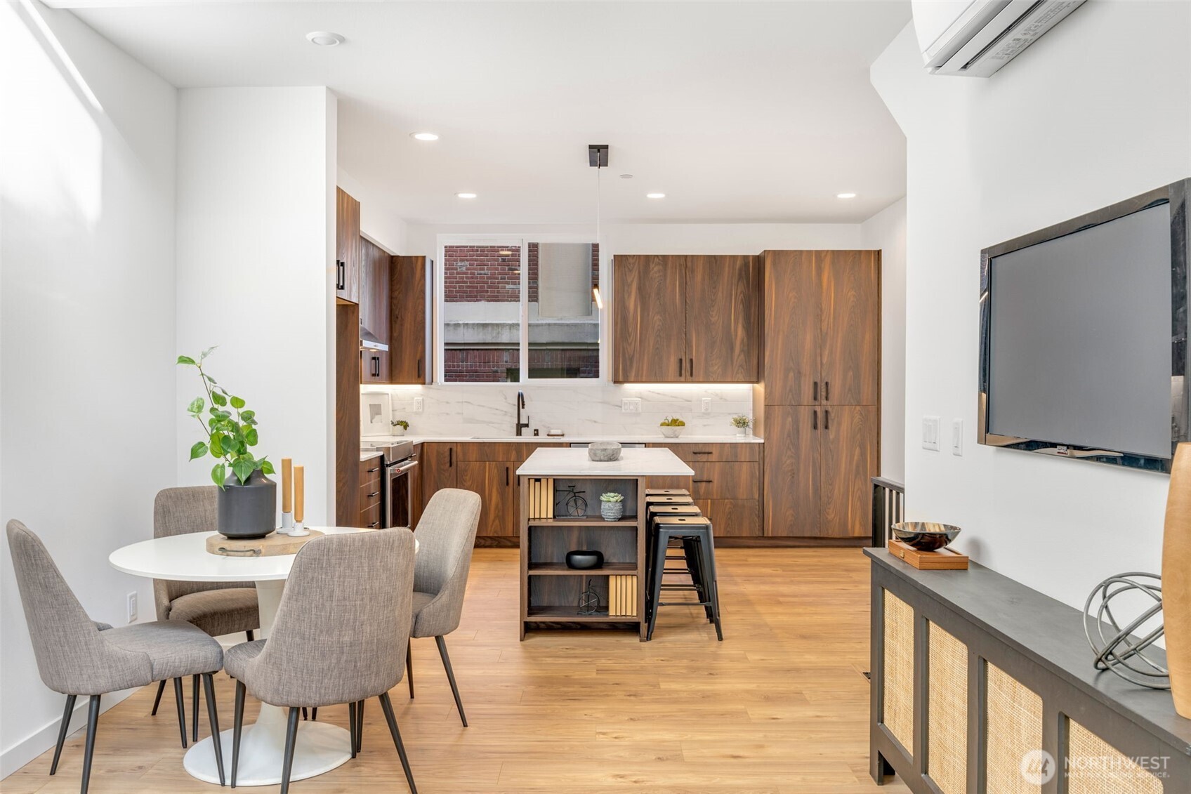 2108 1st Avenue North Seattle, WA 98109 - Photo 11 of 30