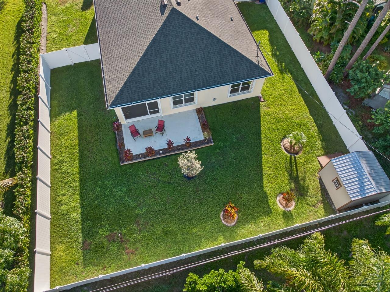 105 Cardinal Drive Sebastian, FL 32958 - Photo 2 of 45 a back yard of the house