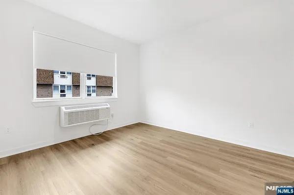 $3,150 | 74 Clarendon Place, Unit 202, Hackensack, NJ 07601