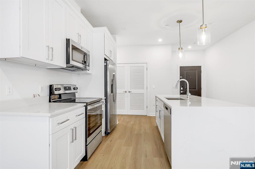 74 Clarendon Place, Unit 202 Hackensack, NJ 07601 - Photo 2 of 33