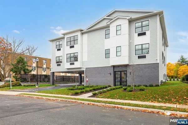 $3,150 | 74 Clarendon Place, Unit 202, Hackensack, NJ 07601