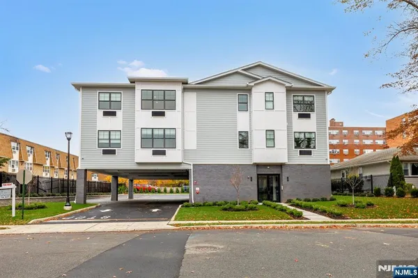 $3,150 | 74 Clarendon Place, Unit 202, Hackensack, NJ 07601
