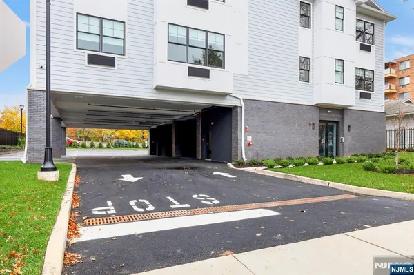 $3,150 | 74 Clarendon Place, Unit 202, Hackensack, NJ 07601