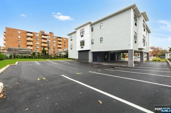 $3,150 | 74 Clarendon Place, Unit 202, Hackensack, NJ 07601