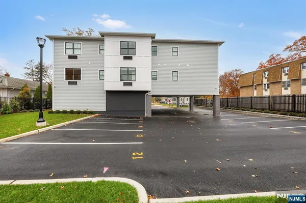 $3,150 | 74 Clarendon Place, Unit 202, Hackensack, NJ 07601